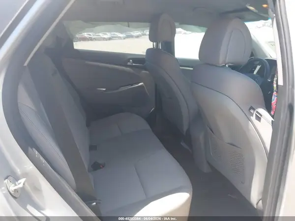 KM8J33A41JU678048 2018 HYUNDAI TUCSON - Image 8
