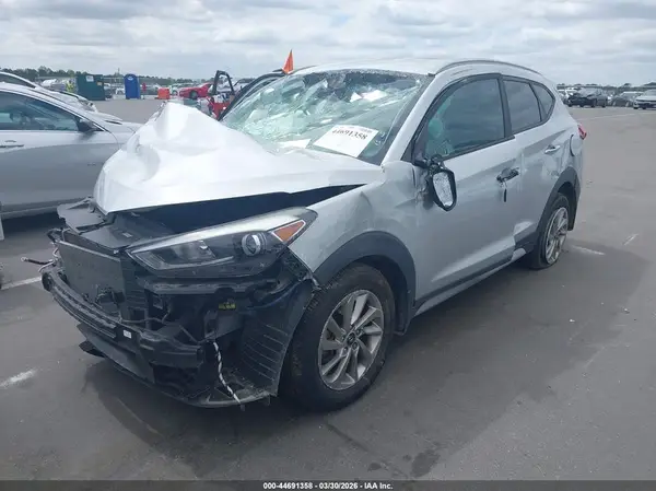 KM8J33A41JU683282 2018 HYUNDAI TUCSON - Image 2