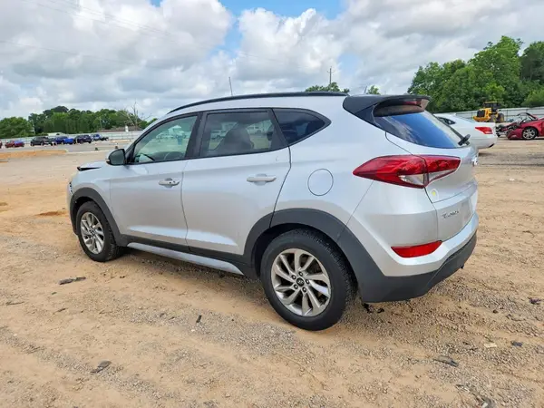 KM8J33A41JU683296 2018 HYUNDAI TUCSON - Image 2