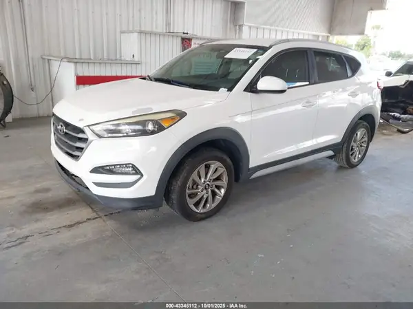 KM8J33A41JU692550 2018 HYUNDAI TUCSON - Image 2