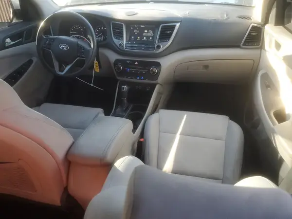 KM8J33A41JU693102 2018 HYUNDAI TUCSON - Image 8