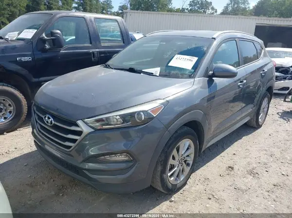 KM8J33A41JU694511 2018 HYUNDAI TUCSON - Image 2