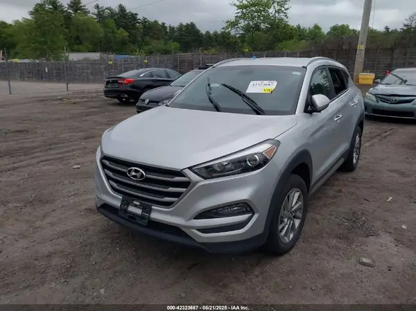 KM8J33A41JU694864 2018 HYUNDAI TUCSON - Image 2