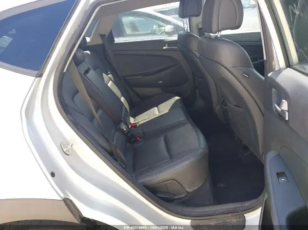 KM8J33A41JU695772 2018 HYUNDAI TUCSON - Image 8