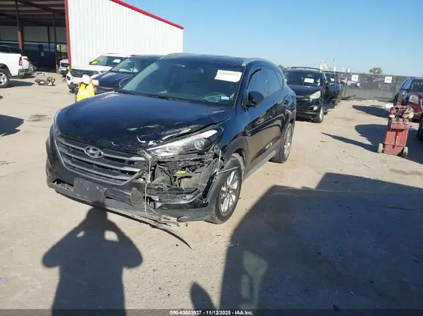 KM8J33A41JU702610 2018 HYUNDAI TUCSON - Image 2