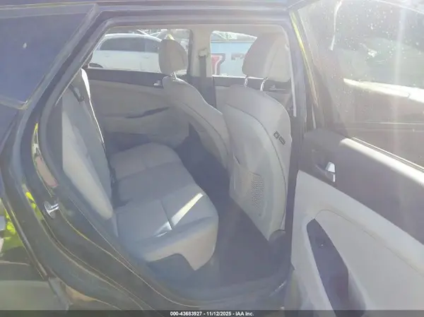 KM8J33A41JU702610 2018 HYUNDAI TUCSON - Image 8