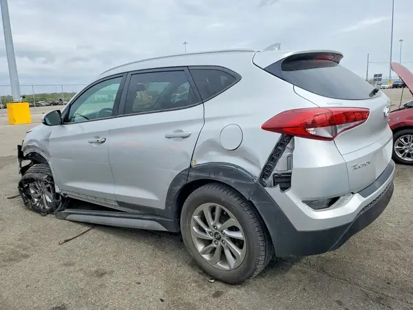 KM8J33A41JU705023 2018 HYUNDAI TUCSON - Image 2