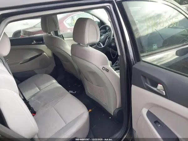 KM8J33A41JU706205 2018 HYUNDAI TUCSON - Image 8