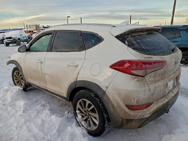KM8J33A41JU708150 2018 HYUNDAI TUCSON - Image 2
