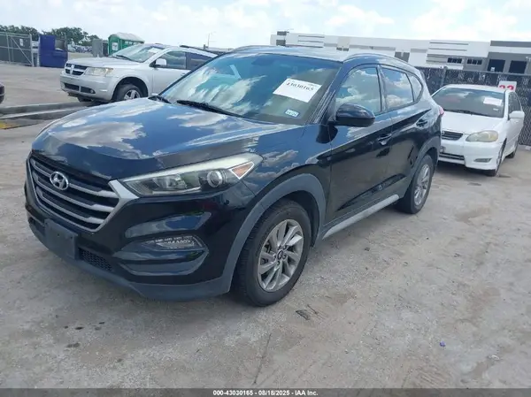 KM8J33A41JU715888 2018 HYUNDAI TUCSON - Image 2