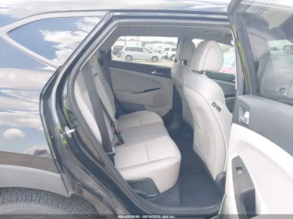 KM8J33A41JU715888 2018 HYUNDAI TUCSON - Image 8