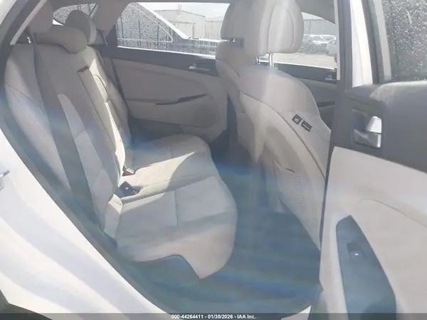 KM8J33A41JU716037 2018 HYUNDAI TUCSON - Image 8
