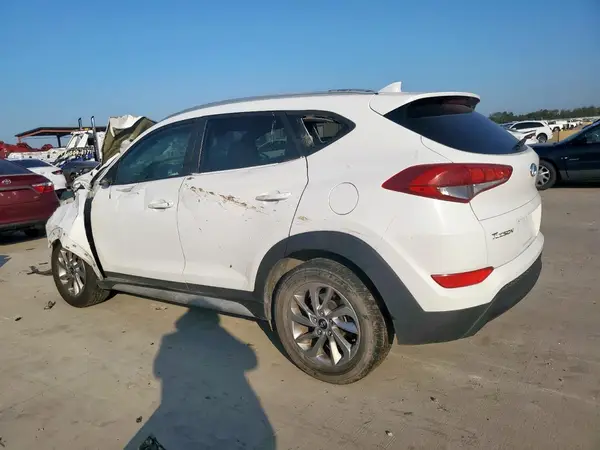 KM8J33A41JU724932 2018 HYUNDAI TUCSON - Image 2
