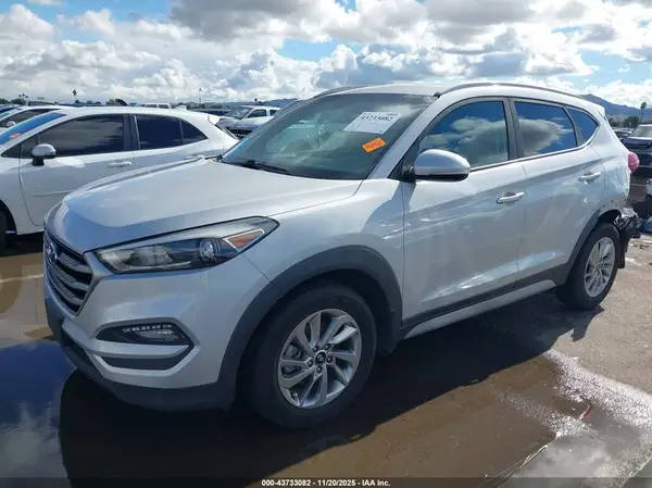KM8J33A41JU728060 2018 HYUNDAI TUCSON - Image 2