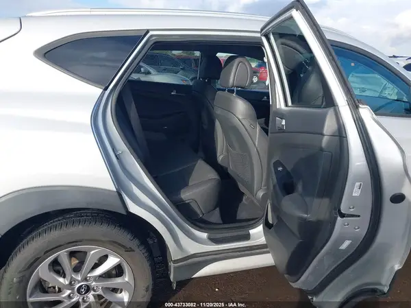 KM8J33A41JU728060 2018 HYUNDAI TUCSON - Image 8