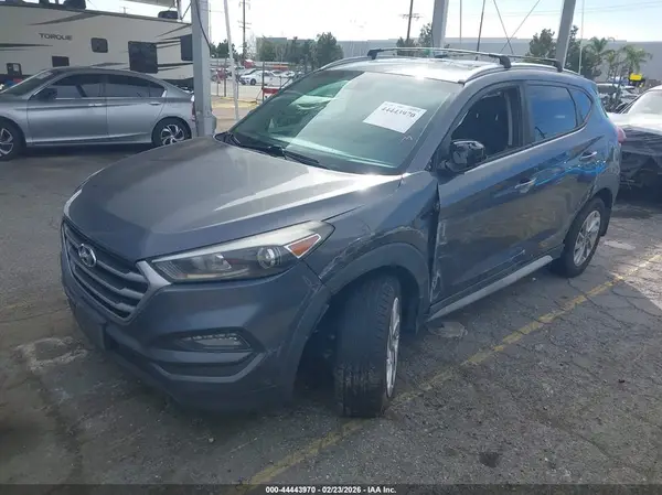 KM8J33A41JU733436 2018 HYUNDAI TUCSON - Image 2