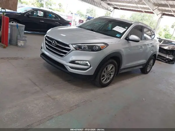 KM8J33A41JU742928 2018 HYUNDAI TUCSON - Image 2