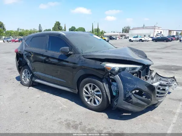 KM8J33A41JU758224 2018 HYUNDAI TUCSON - Image 1