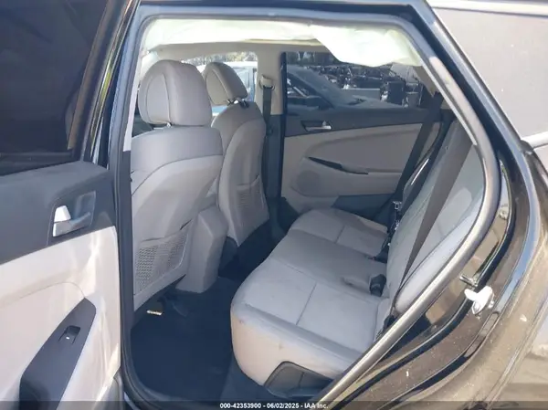 KM8J33A41JU758224 2018 HYUNDAI TUCSON - Image 8