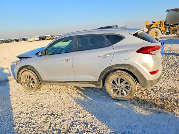 KM8J33A41JU803744 2018 HYUNDAI TUCSON - Image 2