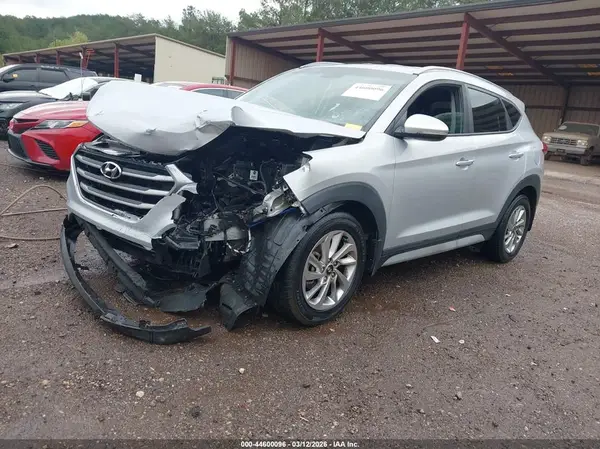 KM8J33A41JU807311 2018 HYUNDAI TUCSON - Image 2