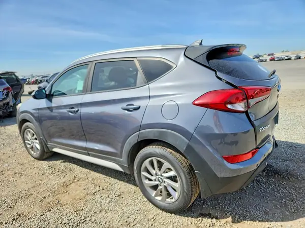 KM8J33A41JU808796 2018 HYUNDAI TUCSON - Image 2