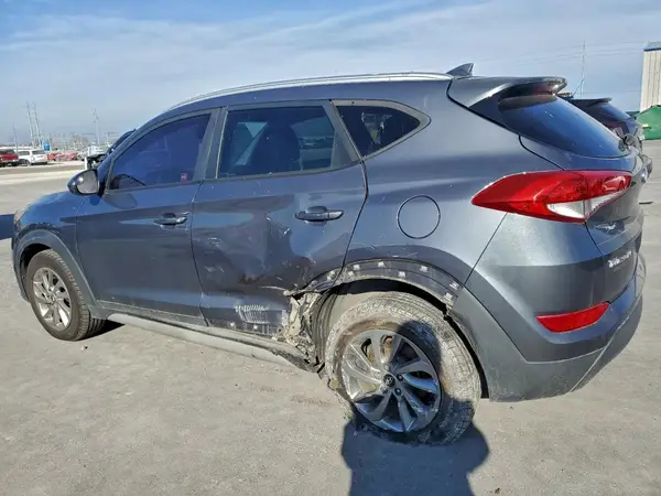 KM8J33A41JU836095 2018 HYUNDAI TUCSON - Image 2