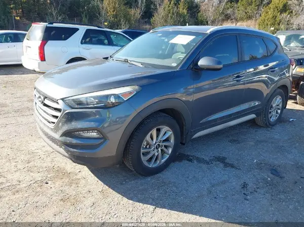 KM8J33A41JU836162 2018 HYUNDAI TUCSON - Image 2