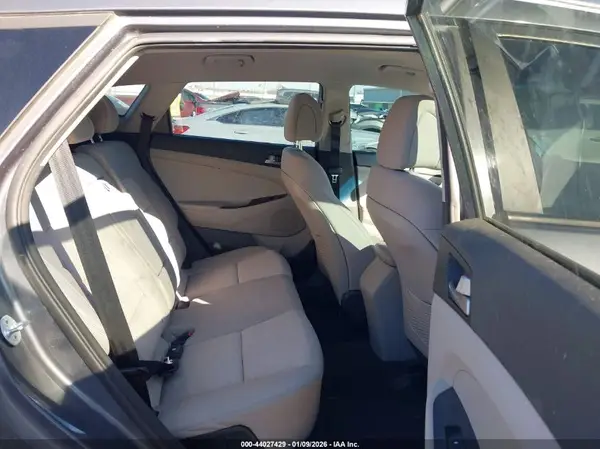 KM8J33A41JU836162 2018 HYUNDAI TUCSON - Image 8