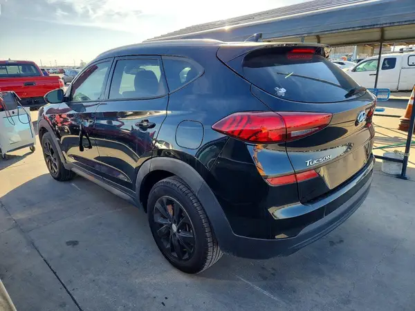 KM8J33A41KU977623 2019 HYUNDAI TUCSON - Image 2