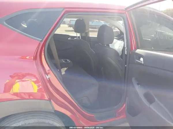 KM8J33A41MU381673 2021 HYUNDAI TUCSON - Image 8