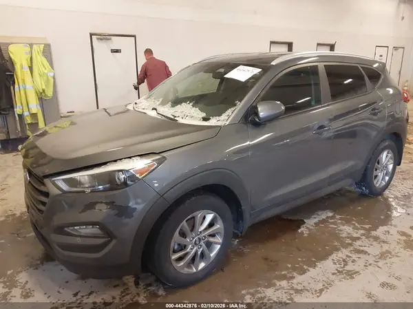 KM8J33A42GU041596 2016 HYUNDAI TUCSON - Image 2