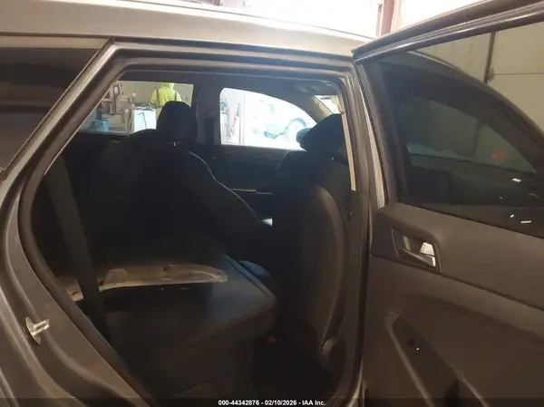 KM8J33A42GU041596 2016 HYUNDAI TUCSON - Image 8