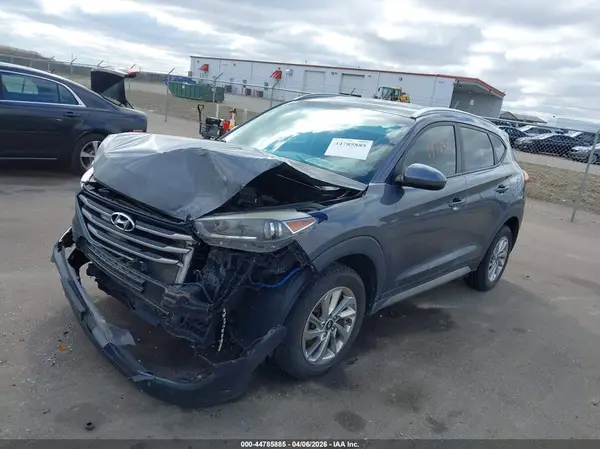 KM8J33A42HU252833 2017 HYUNDAI TUCSON - Image 2