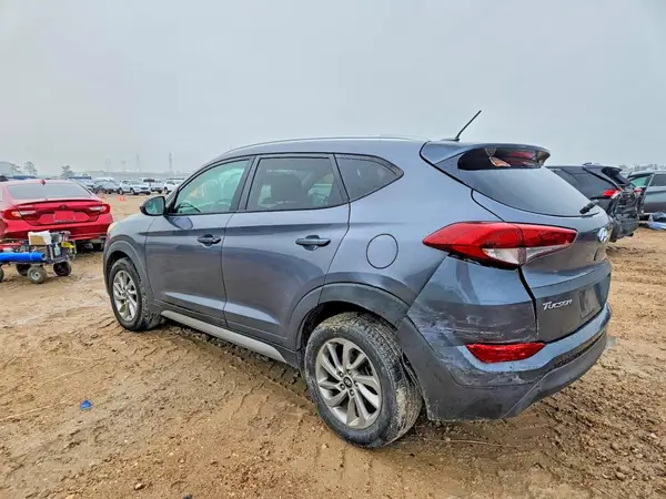 KM8J33A42HU269521 2017 HYUNDAI TUCSON - Image 2