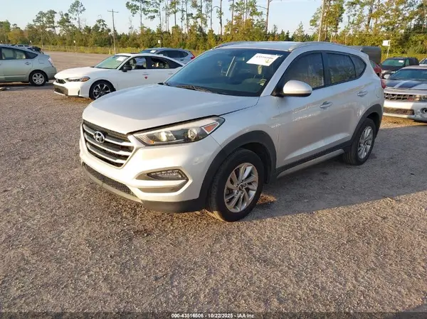 KM8J33A42HU278218 2017 HYUNDAI TUCSON - Image 2