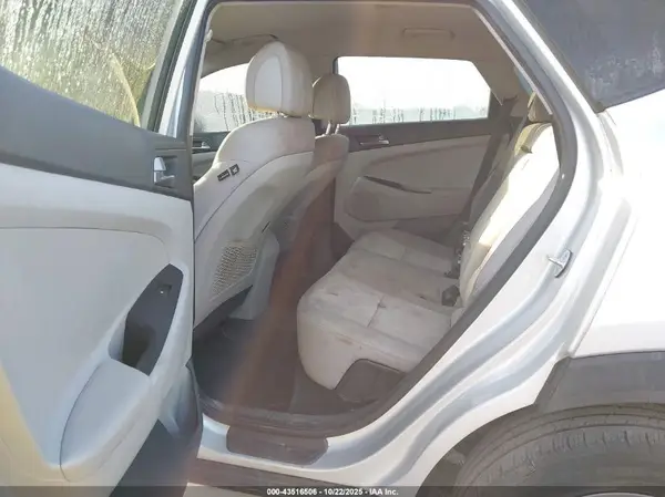 KM8J33A42HU278218 2017 HYUNDAI TUCSON - Image 8