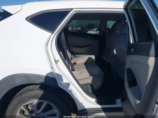 KM8J33A42HU282964 2017 HYUNDAI TUCSON - Image 8