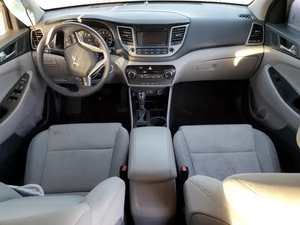 KM8J33A42HU300573 2017 HYUNDAI TUCSON - Image 8