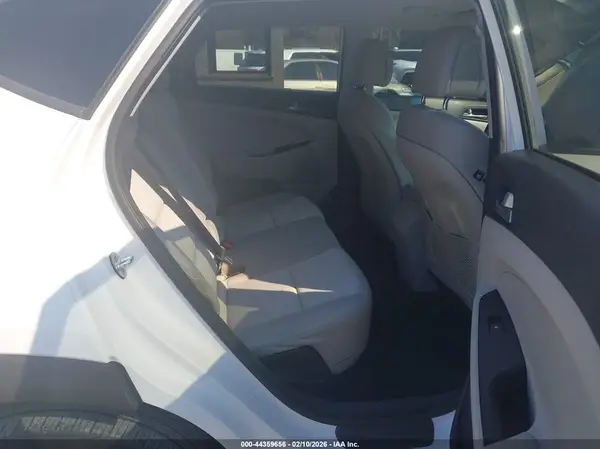 KM8J33A42HU328373 2017 HYUNDAI TUCSON - Image 8