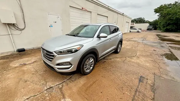 KM8J33A42HU351846 2017 HYUNDAI TUCSON - Image 2