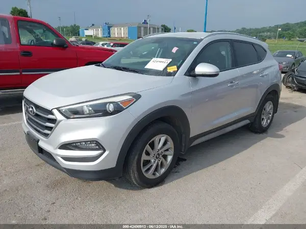 KM8J33A42HU369537 2017 HYUNDAI TUCSON - Image 2