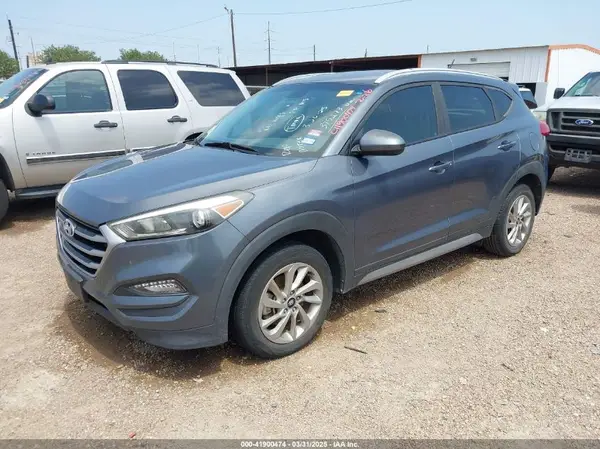 KM8J33A42HU375273 2017 HYUNDAI TUCSON - Image 2