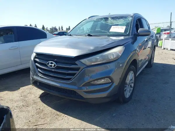 KM8J33A42HU395877 2017 HYUNDAI TUCSON - Image 2