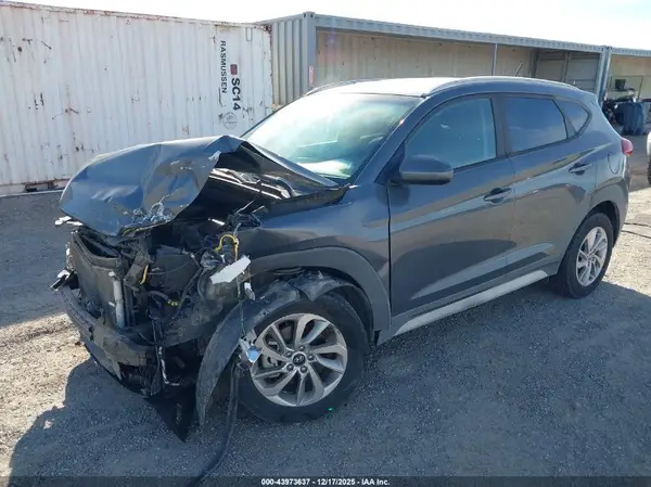 KM8J33A42HU424990 2017 HYUNDAI TUCSON - Image 2
