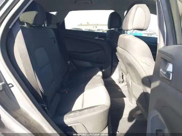 KM8J33A42HU424990 2017 HYUNDAI TUCSON - Image 8