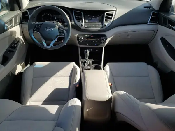 KM8J33A42HU450327 2017 HYUNDAI TUCSON - Image 8