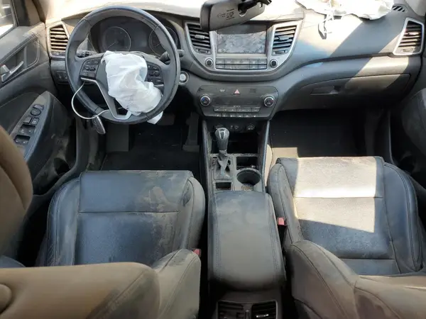 KM8J33A42HU451557 2017 HYUNDAI TUCSON - Image 8