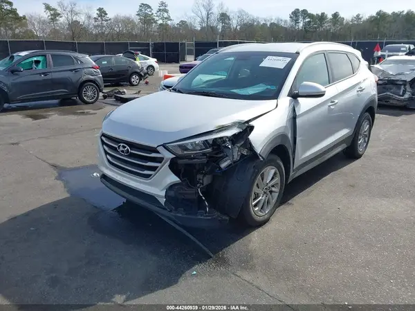 KM8J33A42HU475437 2017 HYUNDAI TUCSON - Image 2