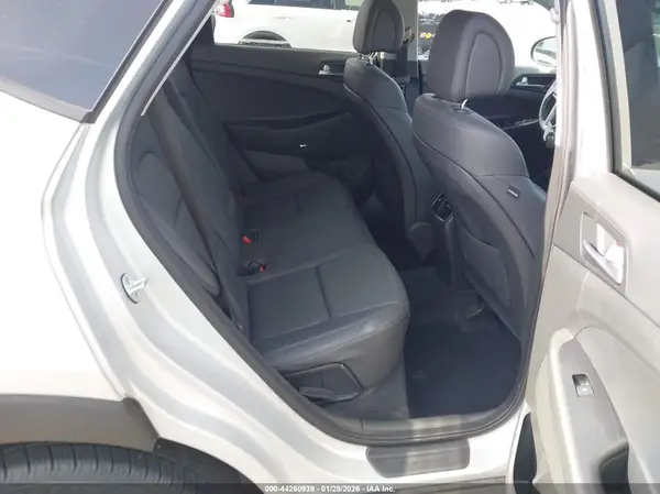 KM8J33A42HU475437 2017 HYUNDAI TUCSON - Image 8